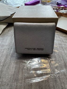 Michael Kors  Compact Leather Wallet - Silver